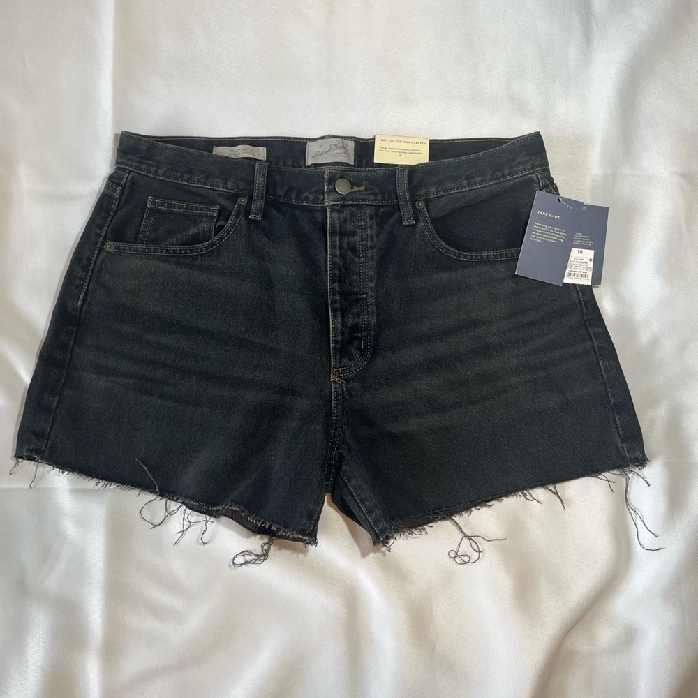 NWT Black 90’s Baggy Distressed Raw Edge 100% Cotton Denim Jean Shorts Sz 10